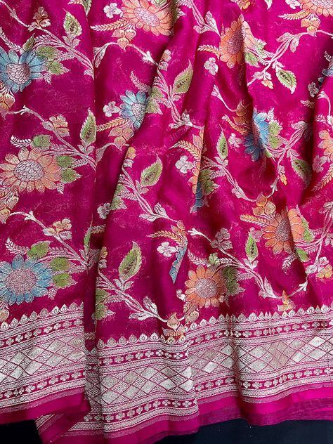 Georgette Silk Saree, Floral Sarees, Designer Bridal Lehenga, Sarees Silk, Color Magenta, Saree Trends, Magenta Pink, Blouse Material, Georgette Sarees