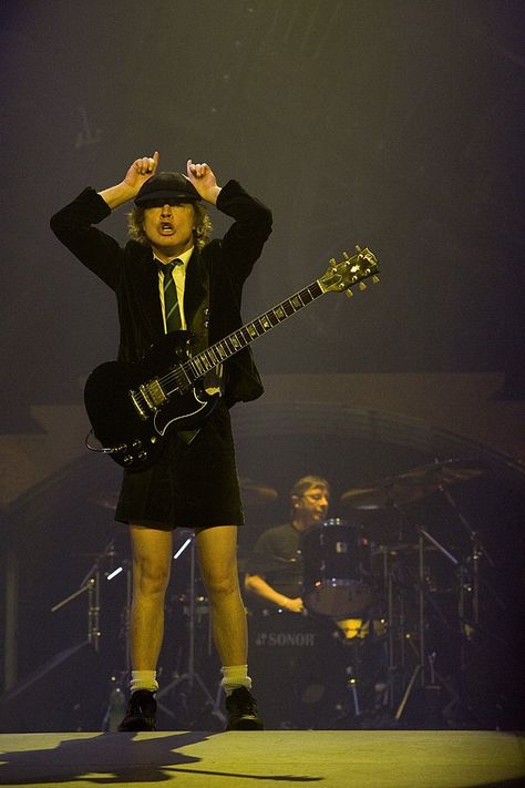 Ac Dc Angus, Freddy Krueger Art, Acdc Angus Young, Dc Costumes, Malcolm Young, Ac Dc Rock, Bon Scott, Angus Young, Queen Photos