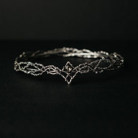 Silver Circlet Crown Male, Silver Circlet Tiara, Silver Crown Men, Sarah Fantasy Crown, Cool Crowns, Fantasy Crown Queens, Black And Silver Crown, Obsidian Crown, Medieval Crowns