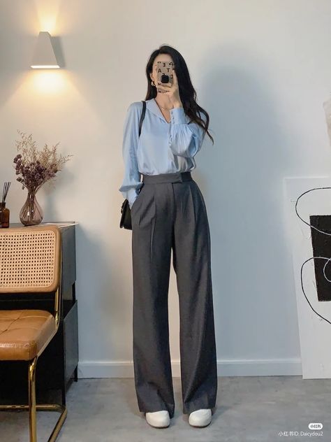 Semi Formal Casual Outfits For Women, Women Grey Pants Outfit, Grey Pants Formal Outfit, Business Casual Outfits Grey Pants, Korean Style Pants Outfit, Business Casual Korean Outfits, Formal Outfits For Women Student, Grey Business Pants Outfit, Crepe Pants Outfit