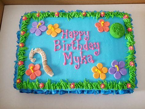 Moana themed sheet cake.  Buttercream and fondant. Moana Birthday Sheet Cake, Moana Sheet Cake Ideas, Homemade Moana Birthday Cake, Hawaiian Sheet Cake, Luau Sheet Cake, Moana Sheet Cake, Hawaiian Luau Party Invitations, Surfboard Cake, Luau Cake