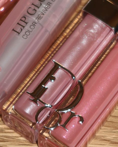 🩷🌸🎀 @diorbeauty #dior #diormakeup #diorbeauty #diorbeautylovers #diorlipstick #diorlipglow #diorlipmaximizer #diorlip #diorlipoil #diorlipgloss Dior Lip Gloss Aesthetic, Gloss Da Dior, Dior Lip Oil Aesthetic, Lip Products Aesthetic, Lip Gloss Aesthetic, Gloss Aesthetic, Dior Lipgloss, Products Aesthetic, Dior Lip