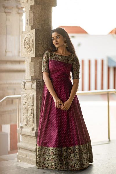 Dress From Old Saree, Modern Kurti, Collar Kurti, Saree Gowns, Stylish Kurtis, Kurtis For Women, Simple Frock Design, Long Frock Designs, Long Gown Design