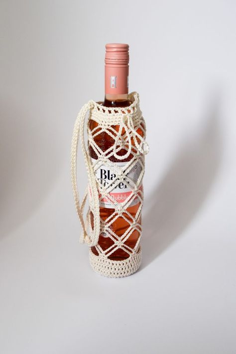 Crochet Wine Holder Pattern Free, Crochet Wine Bottle Bag Free Pattern, Crochet Wine Bag Pattern, Wine Crochet Pattern, Crochet Wine Glass Lanyard, Crocheted Wine Bottle Covers Free, Crochet Onion Holder Free Pattern, Crochet Bag Dispenser, Wine Bottle Crochet Bag