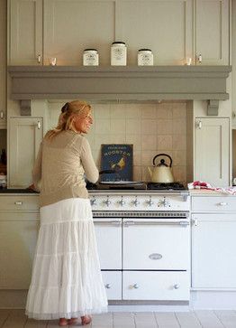 Gmlens Country House (Belgium) - - kitchen - - by gregory lens - love the shelf over the stove Oven Mantle, Kitchen Mantel, Kitchen Mantle, Range Kitchen, Kitchen Hood Design, Kitchen Vent Hood, Shabby Chic Office, Modern Shabby Chic, Kitchen Vent