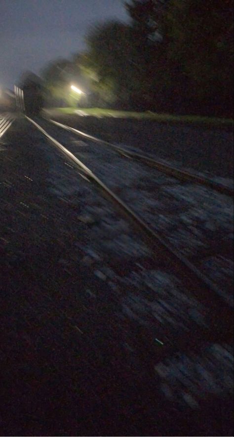 Train Tracks At Night, Train Tracks Aesthetic, Blurred Photos, Running At Night, Rauch Fotografie, Night Rain, Night Train, Blur Photo, Good Night Moon