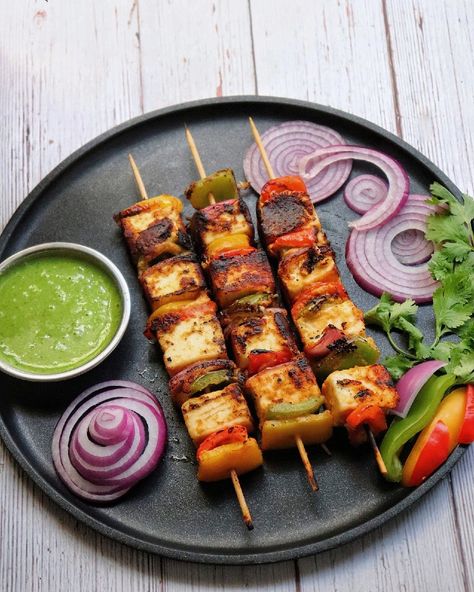 Paneer tikka Paneer Tikka Plating, Paneer Tikka Plating Ideas, Paneer Tikka Photography, Vegetarian Grill, Moms Food, Vegetarian Grilling Recipes, Watercress Recipes, Honey Chilli Potato, Chilli Potato