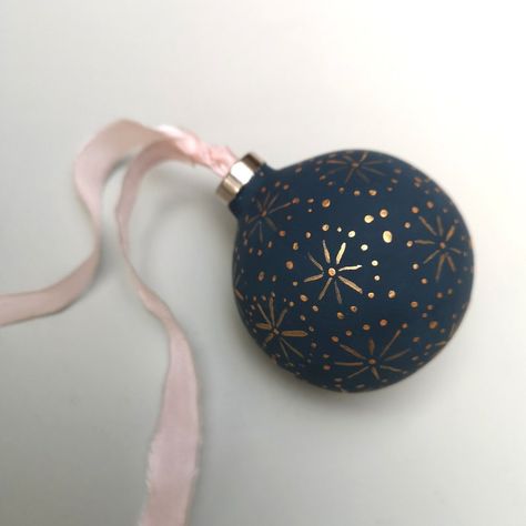 Bauble Decorating, Painted Ceramic Ornaments, Hand Painted Baubles, Christmas Bubbles, Celestial Christmas, Painted Baubles, Cute Christmas Ornaments, Ceramic Baubles, Joy Decorations