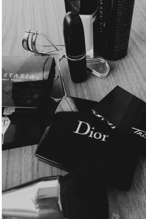 Black And White Aesthetic Makeup, Dark Dior Aesthetic, Black And White Makeup Aesthetic, Pinterest Posters, Street Style Bedroom, Car Nails, Birthday Essentials, Feminine Streetwear, Jewellery Stack