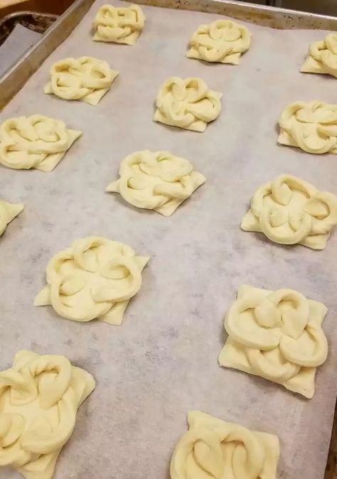 Imgur Post - Imgur Danish Pastry Shapes, Danish Shapes, Pastry Shapes, Laminated Dough, Pastries Recipes Dessert, Pie Crust Designs, Pastry Design, Baking Buns, Danish Pastry