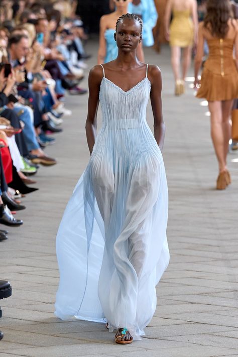 Vestidos Color Pastel, Edgy Bridal, Style Bleu, Catwalk Collection, Milano Fashion Week, Runway Trends, Ermanno Scervino, Summer Fashion Trends, Spring Trends