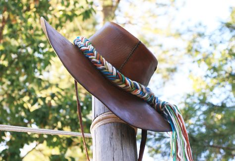 fishtail4 Fishtail Plait, Nice Belt, Fishtail Bracelet, Cowboy Hat Bands, Outback Hat, Hat Bands, Diy Braids, Fishtail Braid, Fish Tail