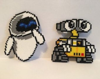 Bead Figures, Hama Disney, Wall E And Eve, Perler Bead Designs, Perler Beads Ideas, Modele Pixel Art, Hamma Beads Ideas, Easy Perler Bead Patterns, Pixel Beads