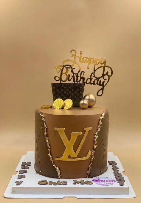 Louis Vuitton Cake For Women, Golden Birthday Cake For Women, Louis Vuitton Torte, Luxury Cakes Birthday For Women, Lv Cake, Chanel Birthday Cake, Louis Vuitton Cake, Golden Birthday Cakes, Chocolate Drip Cake