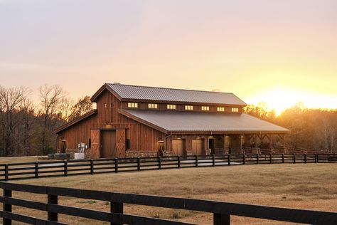 Stables Exterior, Horse Barn Exterior, Horse Ranch House, Dream Barn Stables, Barn Exterior, Barn House Kits, Horse Barn Ideas Stables, Horse Barn Designs, Dream Horse Barns