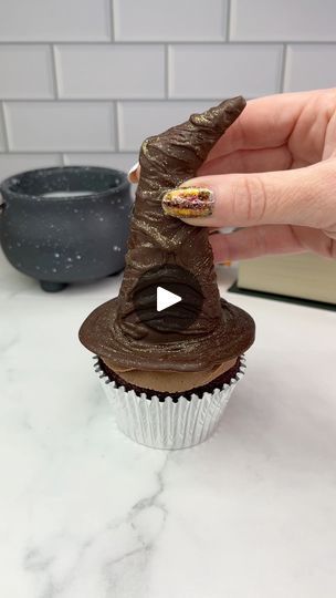 Harry Potter Cupcake Toppers, Harry Potter Treats, Harry Potter Desserts, Harry Potter Snacks, Harry Potter Cupcakes, The Sorting Hat, Cumpleaños Harry Potter, Harry Potter Food, Festa Harry Potter