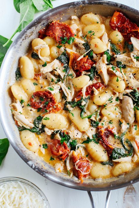 Sun Dried Tomato Chicken, Chicken And Gnocchi, Resep Pasta, Tomato Chicken, Chicken Gnocchi, One Skillet, Gnocchi Recipes, Think Food, Spinach Stuffed Chicken