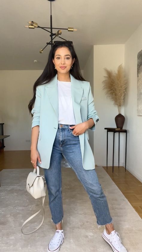 samira.sfiii on Instagram: 5 Ways to style a Jeans and a Basic Shirt 🤍 Which one is your fave? #fashionblogger #fashionblogger_de #jeans #basicshirt #blazer… Mom Jeans With Blazer Outfit, Mom Jeans And Blazer Outfit, Jeans Blazer Sneakers Outfit, Blazer Jeans And Sneakers Outfit, Blazer With Mom Jeans, Blazer With Jeans And Sneakers, Mom Jeans And Blazer, Samira Sfiii, Blazer And Sneakers Outfit