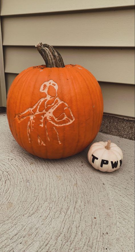 Pumpkin Carving Harry Styles, Harry Styles Pumpkin Painting, One Direction Pumpkin Carving Ideas, Harry Styles Pumpkin Carving, Harry Styles Pumpkin, Pumpkin Carving Ideas Aesthetic, Harryween 2022, Pumpkin Carving Inspo, Harry Styles Halloween