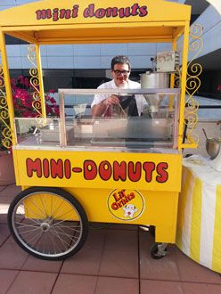 Mini Donuts Cart - Barts Carts Inc. Donut Cart, Donut Stands, Wedding Cart, Food Gadgets, Vintage Carts, Ice Truck, Mini Donuts Maker, Donut Display, Donut Stand