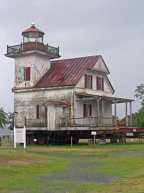 Roanoke River Lighthouse, Edenton, North Carolina by Karl Agre, M.D., via Flickr Edenton North Carolina, Lighthouse Photos, Lighthouse Pictures, North Carolina Homes, Beautiful Lighthouse, Abandoned Buildings, Old Buildings, Abandoned Houses, Abandoned Places