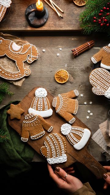 Lara Virkus | Food photography on Instagram: "Baking Christmas cookies on repeat. Listening to the same Christmas songs on repeat. Drinking hot cocoa accompanied by Christmas lights on repeat. Oh glorious Christmas season🤍🦌✨ Have a wonderful weekend my loves!🥰 • #gingerbread #gingerbreadcookies #christmascookies #christmasbaking #bakingreels #bakingtime #vegancookies #bakingfromscratch #bakefromscratch #bakefeed #bakersgonnabake #bakeandshare #foodstyling #foodphotography" Cookies Photography, Baking Christmas Cookies, Christmas Gingerbread Cookies, Have A Wonderful Weekend, Bakers Gonna Bake, Baking Christmas, Wonderful Weekend, Christmas Songs, Vegan Cookies