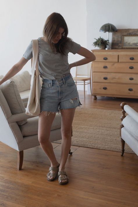 This outfit helps me feel calm Birkenstock Arizona Outfit, Minimalist Casual Outfit, Womens Birkenstocks, Birkenstock Sandals Outfit, Sandals Outfits, Chill Outfit, Modest Wardrobe, Hello Lover, Wanting More