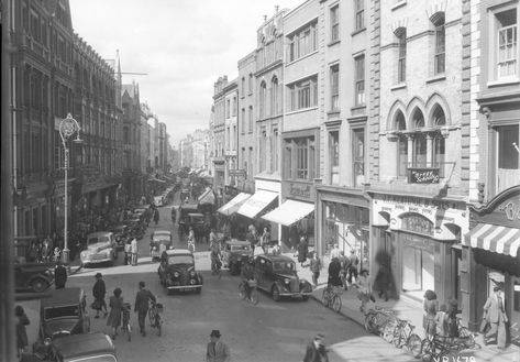 Dublin Street, Ireland History, Grafton Street, Dublin Airport, Ireland Homes, Dublin City, Irish History, Irish Heritage, History Photos