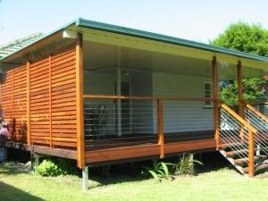 PERFECT for our deck! Semi-private wall on one side, and railing around the rest. Love it! Deck Pergola, Easy Patio, Patio Privacy Screen, Deck Privacy, Patio Layout, Raised Patio, Laundry Ideas, Patio Privacy, Pool Remodel