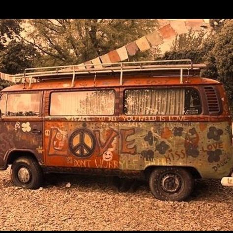 Old Vw Van, Old Vw Bus, Combi Hippie, Van Hippie, Vw Minibus, Vw California T6, Mundo Hippie, Hippie Car, Kombi Home