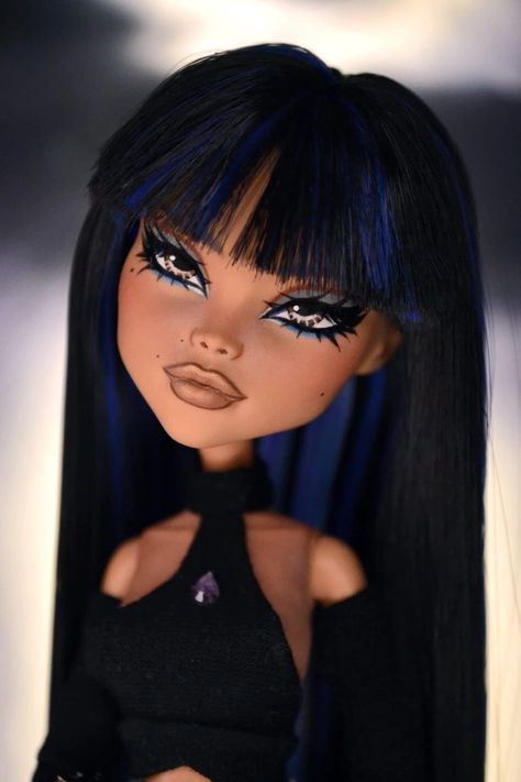 Brat Makeup, Bratz Hairstyles, Bratz Doll Makeup, Monster High Doll Repaint, Monster High Custom Doll, Black Bratz Doll, Bratz Doll Outfits, Brat Doll, Bratz Girls