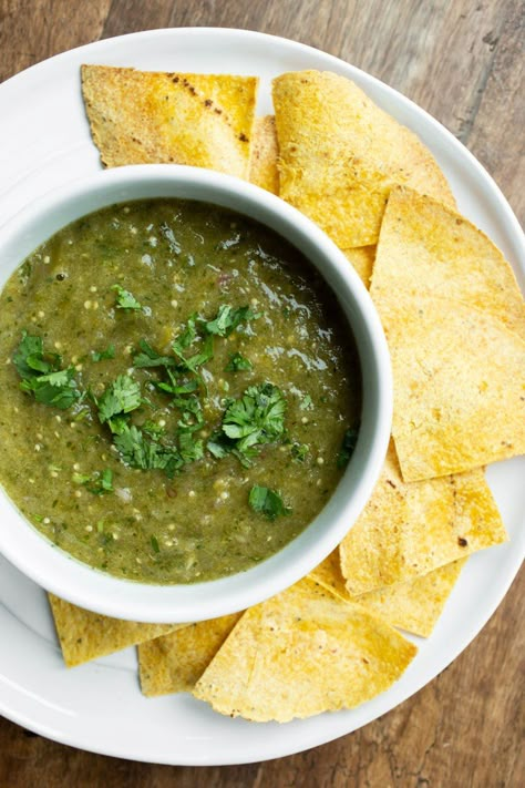 Best Roasted Tomatillo Salsa Verde Recipe - The Vegan 8 Roasted Salsa Verde Recipe, Roasted Salsa Verde, Roasted Salsa, Roasted Tomatillo Salsa, Homemade Salsa Verde, Salsa Verde Recipe, Roasted Tomatillo, Salsa Guacamole, Verde Recipe