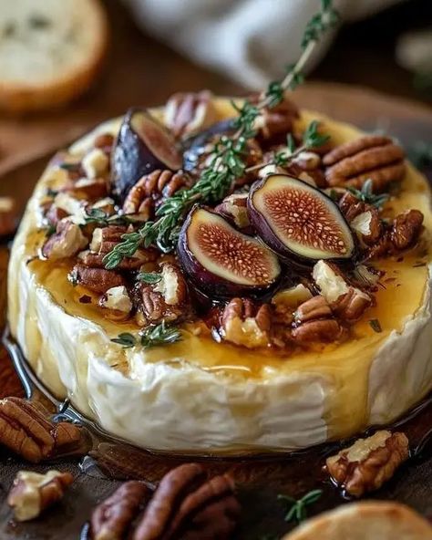 Baked Brie with Figs, Honey, and Pecans - Miarecipes Parmesan Artichoke, Greek Chicken Meatballs, Honey Brie, Lobster Cream Sauce, Pecan Baked Brie, Winter Appetizers, Baked Brie Recipes, Brie Appetizer, Homemade Tzatziki Sauce