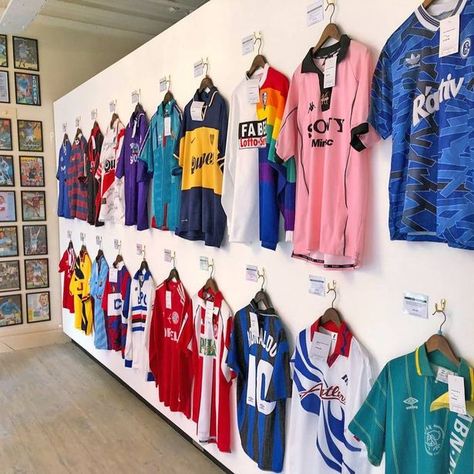 Football Jersey Display Ideas, Sports Jersey Display, Football Room Decor, Football Rooms, Manchester United Shirt, Jersey Display, England Shirt, Shirt Display, Retro Football Shirts