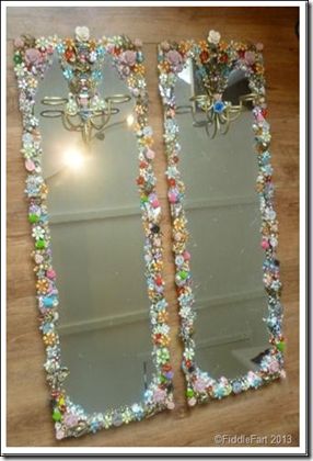 Jewelled Mirrors Upcycled 7 Diy Jewelry Mirror, Trendy Diy Jewelry, Upcycle Mirror, Muebles Shabby Chic, Jewel Frames, Old Jewelry Crafts, Beaded Mirror, Art Coquillage, Jewelry Frames