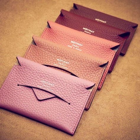 Pochette Diy, Sac Diy, Diy Leather Bag, Leather Diy Crafts, Pastel Colours, Leather Wallets, Diy Couture, Leather Projects, Leather Bags Handmade