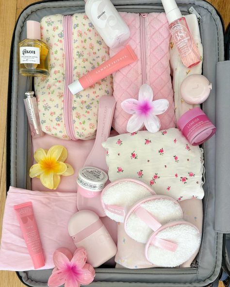 Pink vacation vibes 🌺🍉🍓🥥🎀💫🍒🫶🏼 #girlythings #girlhood #girlygirl #girlytok #lovebeingawoman #girlhoodaesthetic #pinterestaesthetic #girlygirl #vacation #girlvacation #vaycay Vacation Suitcase, Pink Gift Basket, Ocean Room Decor, Girly Bathroom, Holiday Chaos, Everyday Bag Essentials, Cute Suitcases, Girls Vacation, Bow Wallpaper