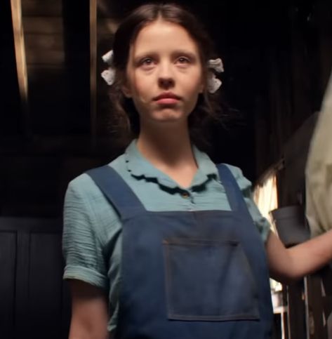 Pearl From X Movie, Pearl Character, Pearl 2022, Pearl 2022 Icon, Pearl The Movie, Pearl X Movie, Pearl Overalls Movie, Iconic Film Characters, Pearl Movie Icon