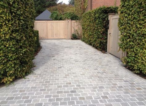 Front Garden Ideas Driveway, Garden Ideas Driveway, Driveway Paving, Driveway Design, Driveway Landscaping, Paver Driveway, Garden Paving, Home Landscaping, Paver Patio