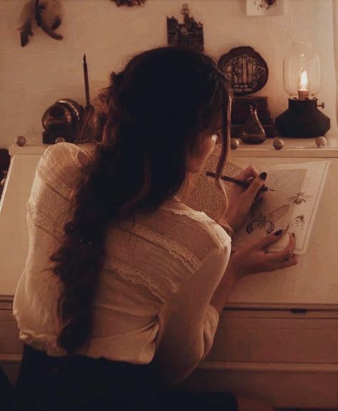 Normal Life Aesthetic, Paradis Sombre, Woman Writing, Era Victoria, Dark Acadamia, Academia Aesthetics, Queen Aesthetic, Fotografi Vintage, Royal Aesthetic