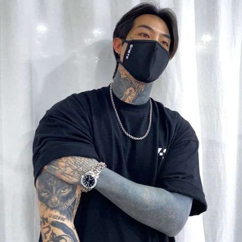 Korean With Tattoos, Tatted Asian Man, Tattoo Asian Men, Tattooed Asian Men, Asian Tattoos Men, Biker Aesthetic, Handsome Asian Men, Cute Asian Guys, Japanese Men