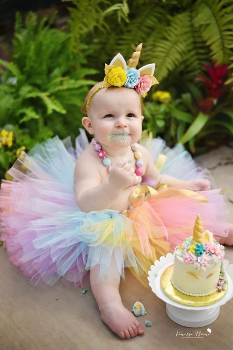 Vanessa Beene Photography- Unicorn smash cake session https://www.facebook.com/vanessabeenephotography/ Unicorn Smash Cake, Unicorn Cake Smash, Cake Smash Inspiration, Cake Smash Pictures, Monthly Baby Pictures, Party Photoshoot, 1st Birthday Pictures, Unicorn Kids, Unicorn Headband