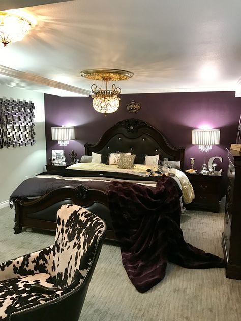 Purple And Black Room Ideas Bedrooms, Purple And Black Room Ideas, Purple And Gold Bedroom Ideas, Purple And Black Bedroom, Black And Purple Bedroom, Purple And Gold Bedroom, Black And Silver Bedroom, Plum Bedroom, Gold Bedroom Ideas