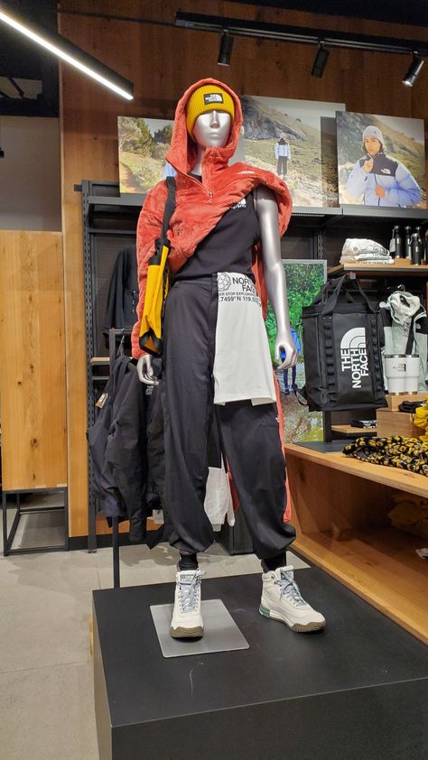 Mannequin Outfits Ideas, Travel Retail Display, Shirt Mannequin Display, Nike Mannequin Display, Adidas Mannequin Display, Mens Mannequin Display, Streetwear Visual Merchandising, Adidas Visual Merchandising, Mannequin Styling Visual Merchandising