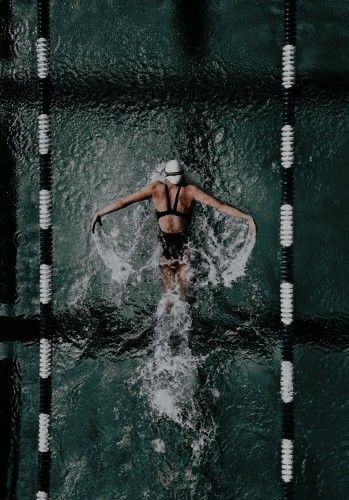 Swimming Photography, Swimming Photos, Swimming Motivation, Swimming Pictures, Swimming World, Swimmers Life, Olympic Swimming, Swim Life, Competitive Swimming