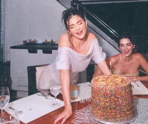 Kylie Jenner And Kendall Jenner, My 20th Birthday, 20th Birthday, Kendall Jenner, Kylie Jenner, On Twitter, Cake, Birthday, Twitter