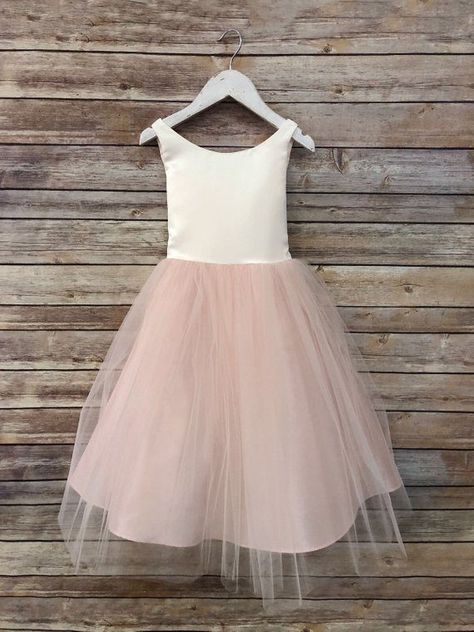 Champagne Flower Girl Dress, Blush Pink Skirt, Champagne Flower Girl, Kids Pageant Dresses, Dress With Tulle Skirt, Flower Girl Dresses Champagne, Blush Flower Girl Dresses, Tule Rok, Pink Tulle Skirt