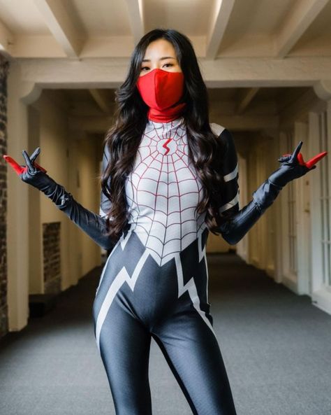 Silk - cosplayed by Cori Baik Silk Spiderman, Spiderman Halloween Costume, Marvel Halloween Costumes, Spiderman Girl, Marvel Fashion, Silk Marvel, Moon Costume, Supergirl Cosplay, Marvel Costumes