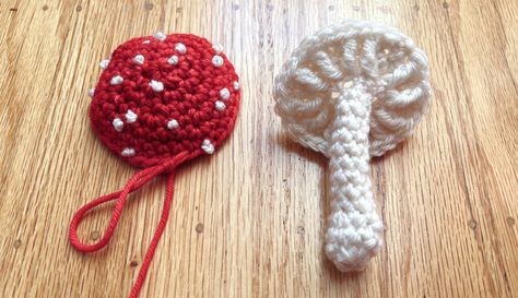 Cute crocheted mushrooms for holiday decor - 2 free patterns Mushroom Puns, Claire Garland, Red And White Mushroom, Crochet Classes, Crochet Mushroom, Yarn Stash, Holiday Crochet, Knitted Flowers, Pattern Store