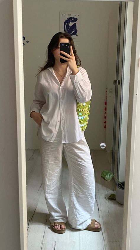 Baggy White Linen Pants Outfit, Beach Outfit Long Pants, Button Down Summer Outfit, Oversized Linen Pants, White Linen Shirt Outfit Women, Oversized Linen Shirt Outfit, Linen Shirt Outfit Women, Mission Fits, Minimalist Summer Outfit